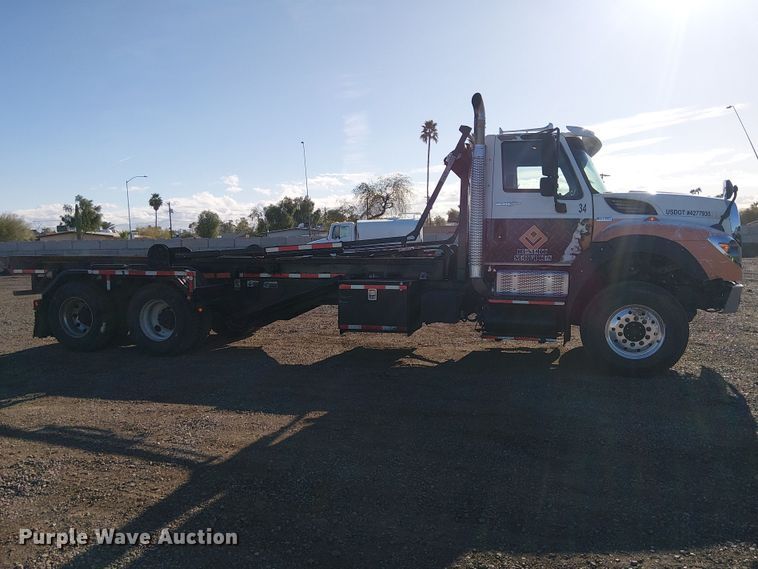 image for item EE5180 2013 International 7600 roll-off container truck