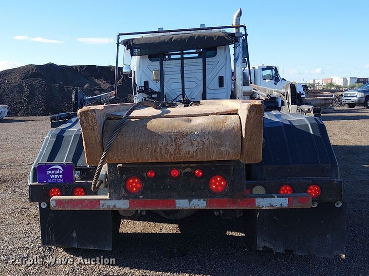 image for item EE5180 2013 International 7600 roll-off container truck