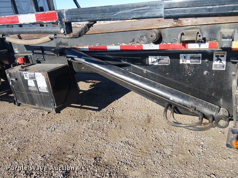 image for item EE5180 2013 International 7600 roll-off container truck