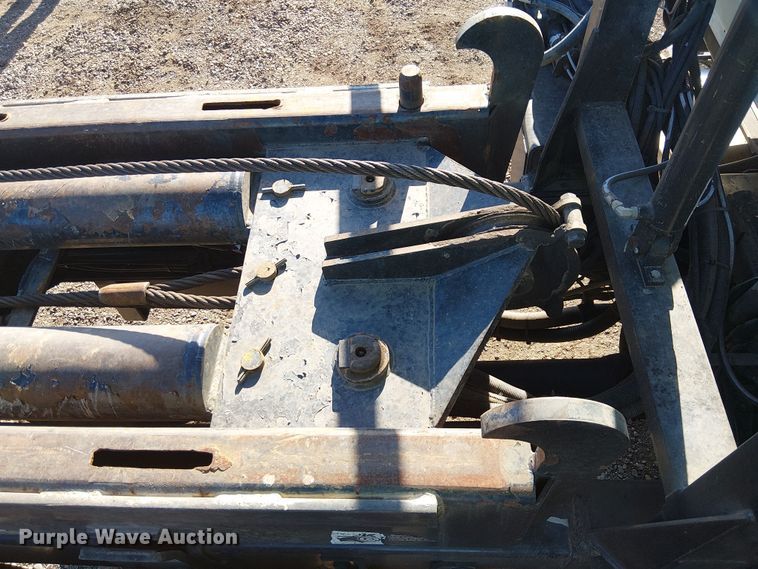 image for item EE5180 2013 International 7600 roll-off container truck