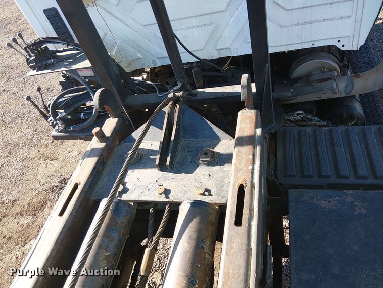 image for item EE5180 2013 International 7600 roll-off container truck