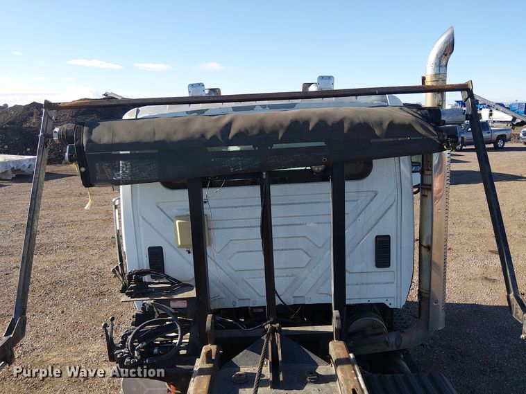 image for item EE5180 2013 International 7600 roll-off container truck