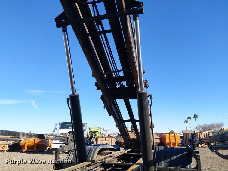 image for item EE5180 2013 International 7600 roll-off container truck