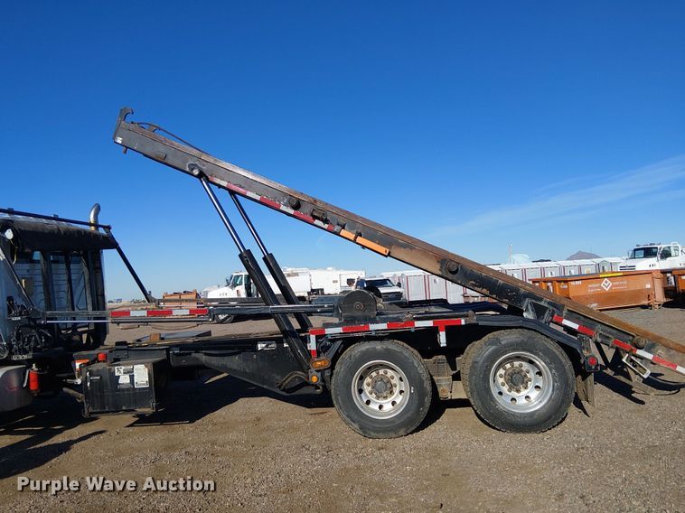 image for item EE5180 2013 International 7600 roll-off container truck