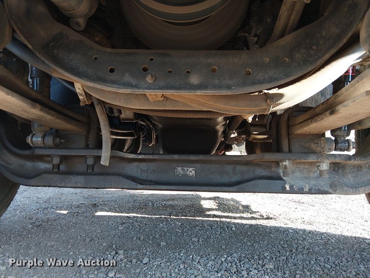 image for item EE5180 2013 International 7600 roll-off container truck