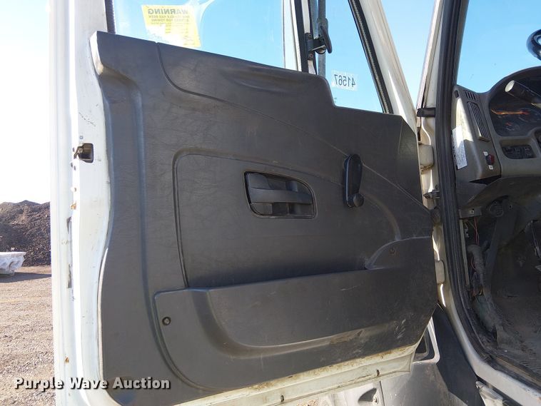 image for item EE5180 2013 International 7600 roll-off container truck