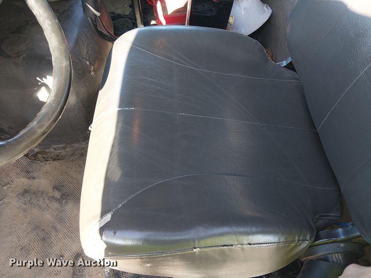 image for item EE5180 2013 International 7600 roll-off container truck