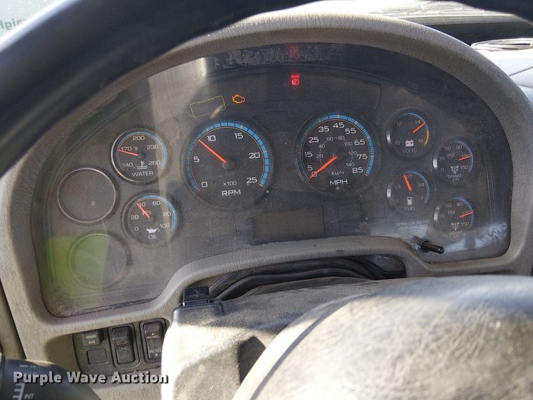 image for item EE5180 2013 International 7600 roll-off container truck