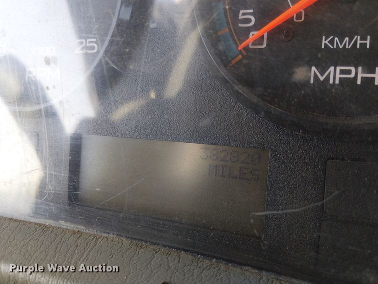 image for item EE5180 2013 International 7600 roll-off container truck