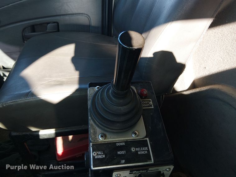 image for item EE5180 2013 International 7600 roll-off container truck