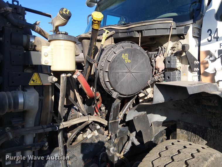 image for item EE5180 2013 International 7600 roll-off container truck