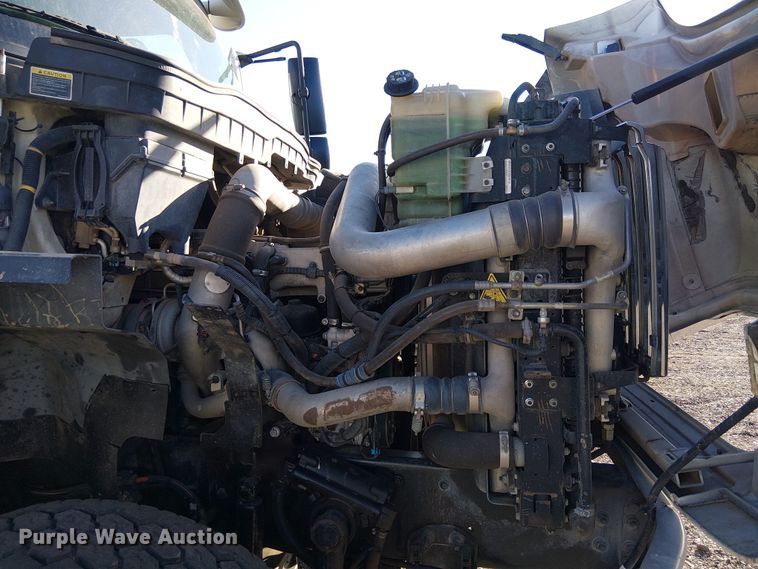 image for item EE5180 2013 International 7600 roll-off container truck