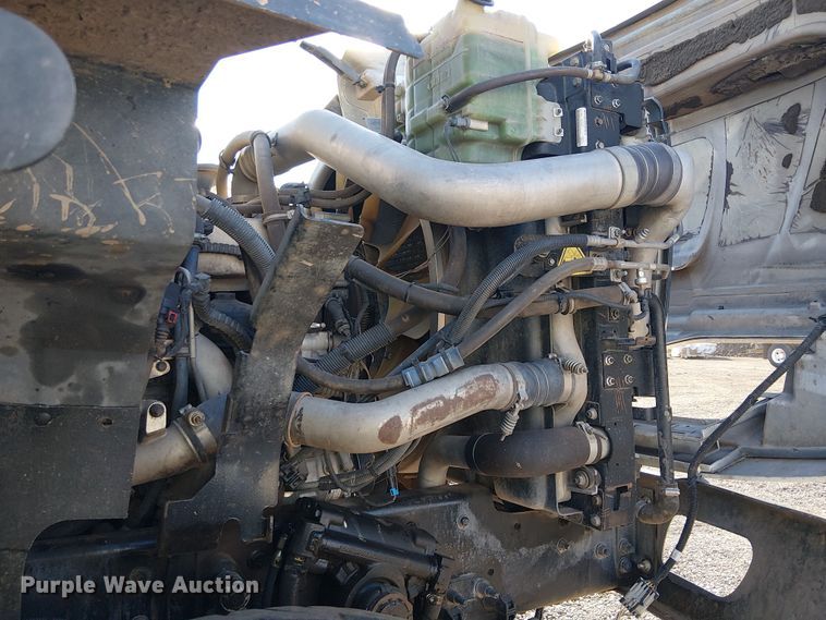 image for item EE5180 2013 International 7600 roll-off container truck