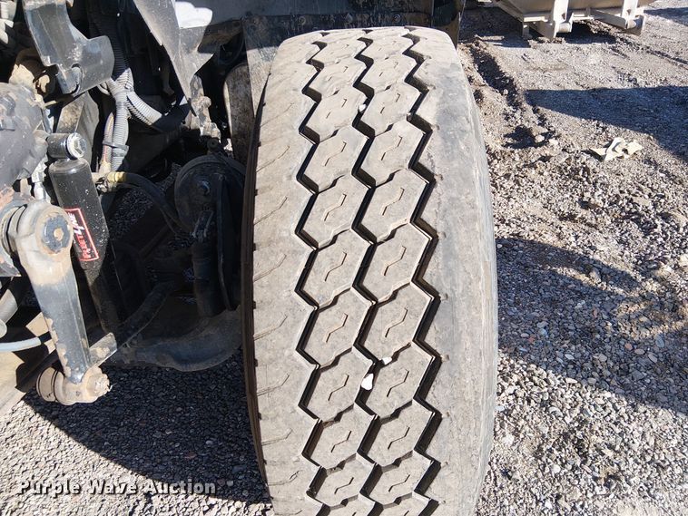 image for item EE5180 2013 International 7600 roll-off container truck