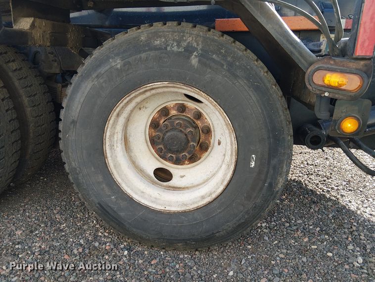 image for item EE5180 2013 International 7600 roll-off container truck