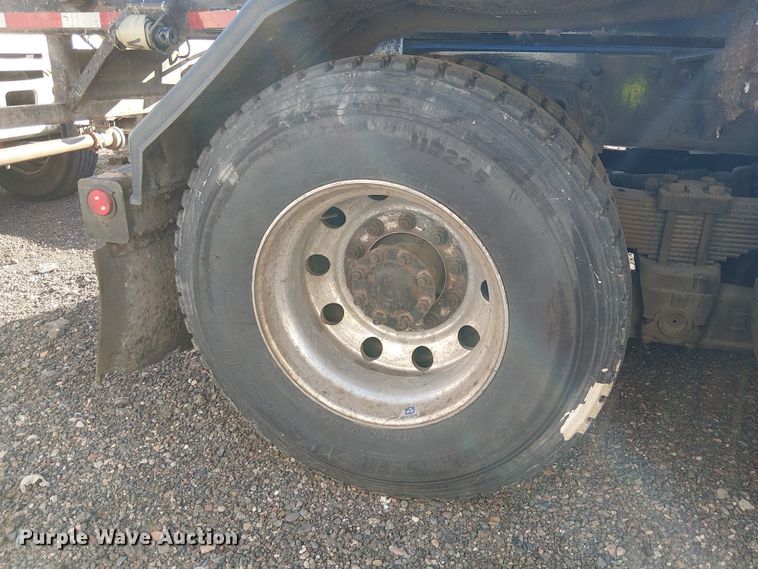 image for item EE5180 2013 International 7600 roll-off container truck