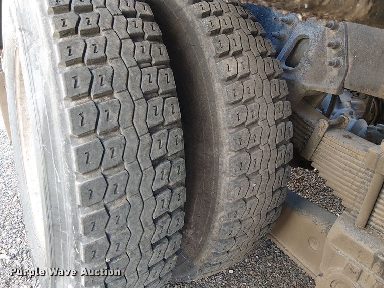 image for item EE5180 2013 International 7600 roll-off container truck