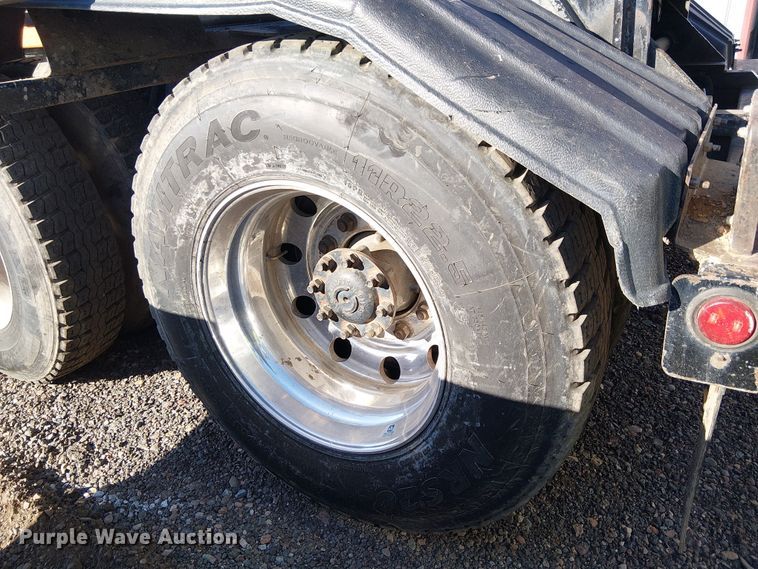 image for item EE5180 2013 International 7600 roll-off container truck