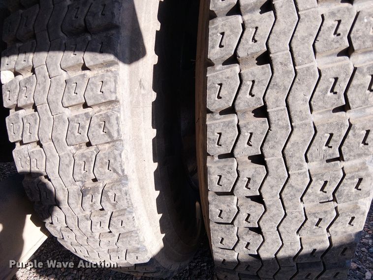 image for item EE5180 2013 International 7600 roll-off container truck