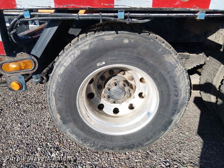 image for item EE5180 2013 International 7600 roll-off container truck