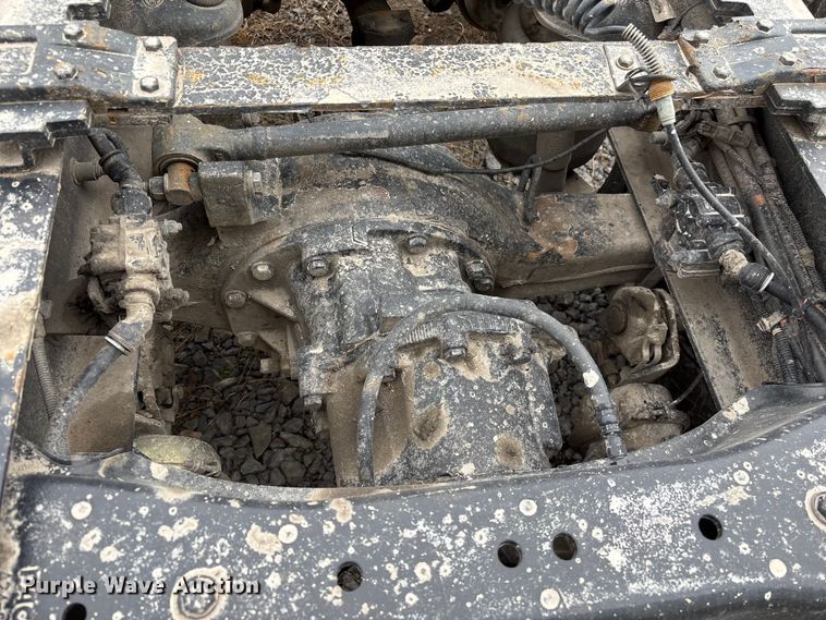 image for item EF1001 2013 Peterbilt 386 semi truck