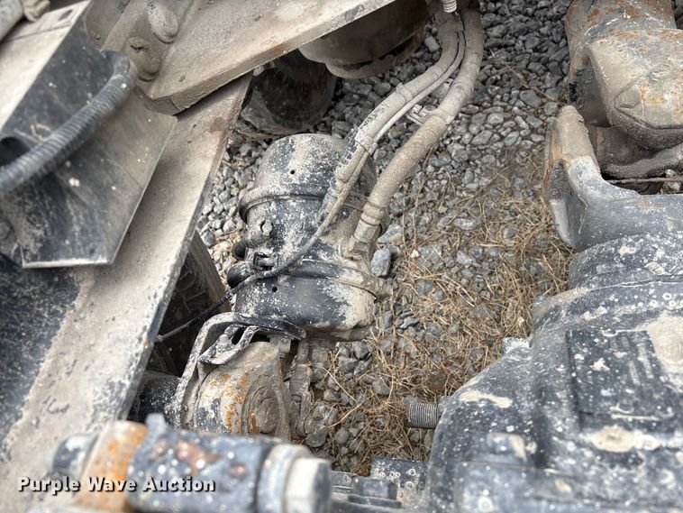 image for item EF1001 2013 Peterbilt 386 semi truck