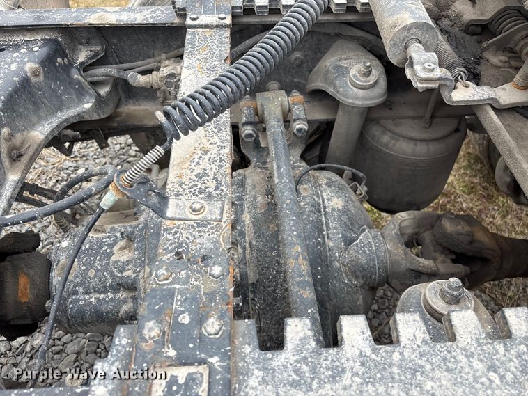 image for item EF1001 2013 Peterbilt 386 semi truck