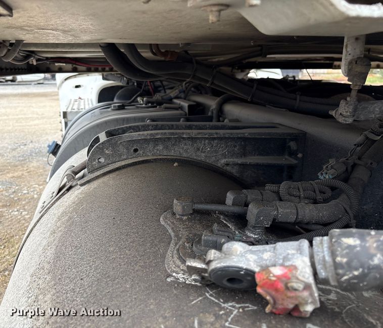 image for item EF1001 2013 Peterbilt 386 semi truck