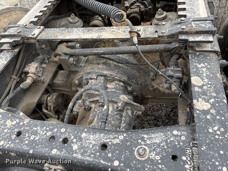 image for item EF1001 2013 Peterbilt 386 semi truck