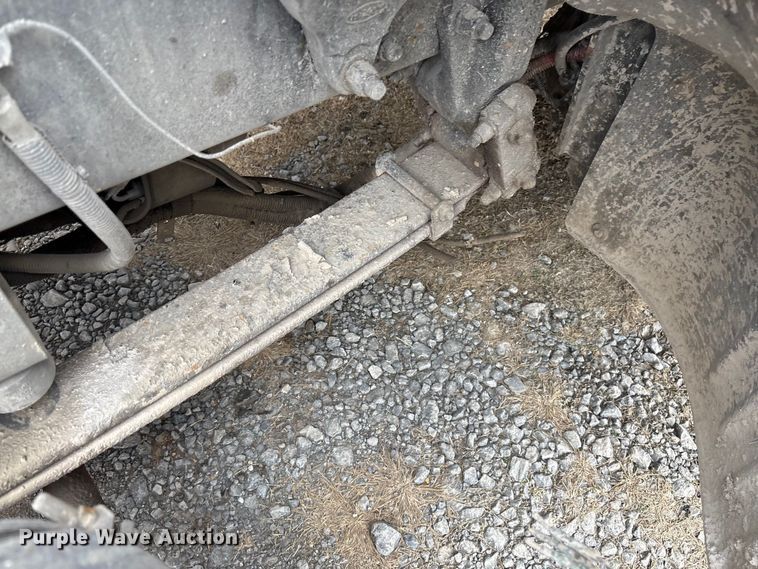 image for item EF1001 2013 Peterbilt 386 semi truck