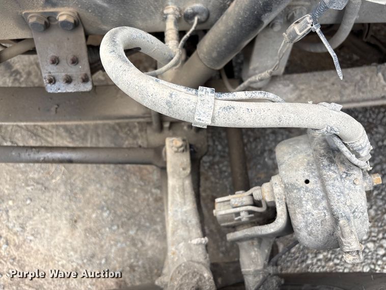 image for item EF1001 2013 Peterbilt 386 semi truck