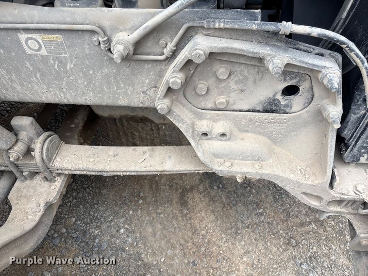 image for item EF1001 2013 Peterbilt 386 semi truck