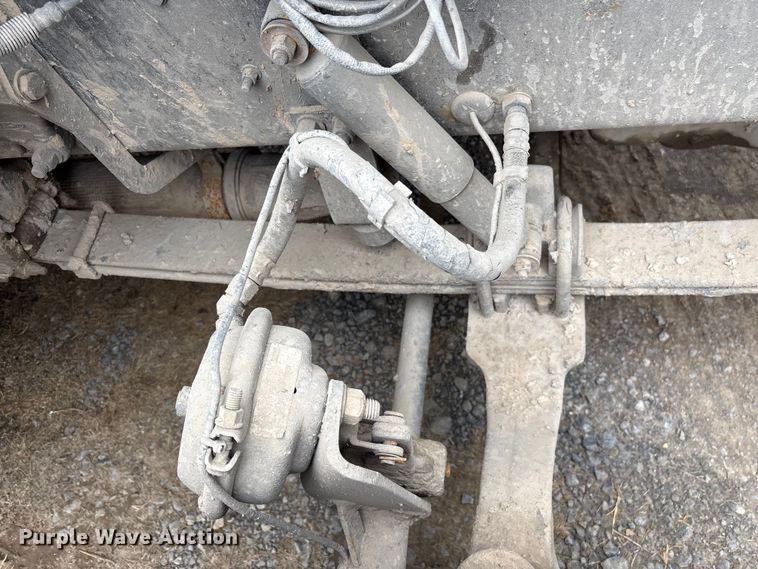 image for item EF1001 2013 Peterbilt 386 semi truck