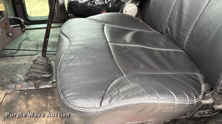 image for item EF1001 2013 Peterbilt 386 semi truck