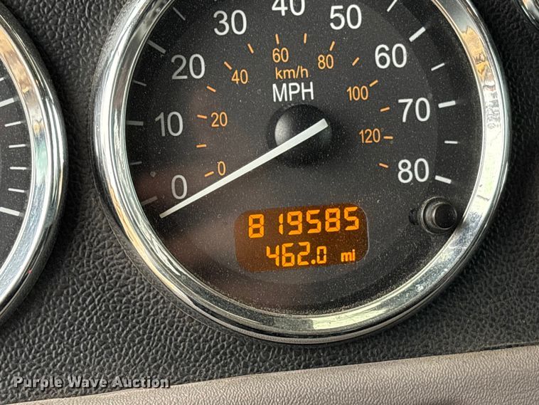 image for item EF1001 2013 Peterbilt 386 semi truck