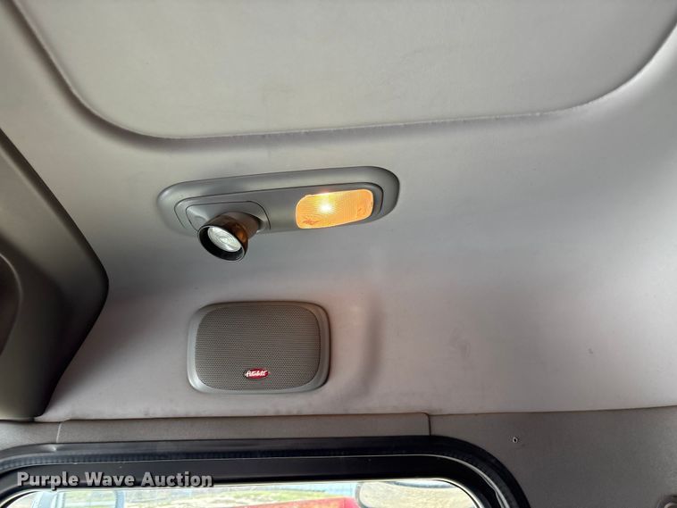 image for item EF1001 2013 Peterbilt 386 semi truck