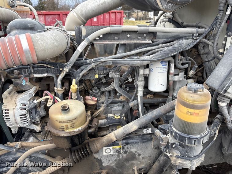 image for item EF1001 2013 Peterbilt 386 semi truck