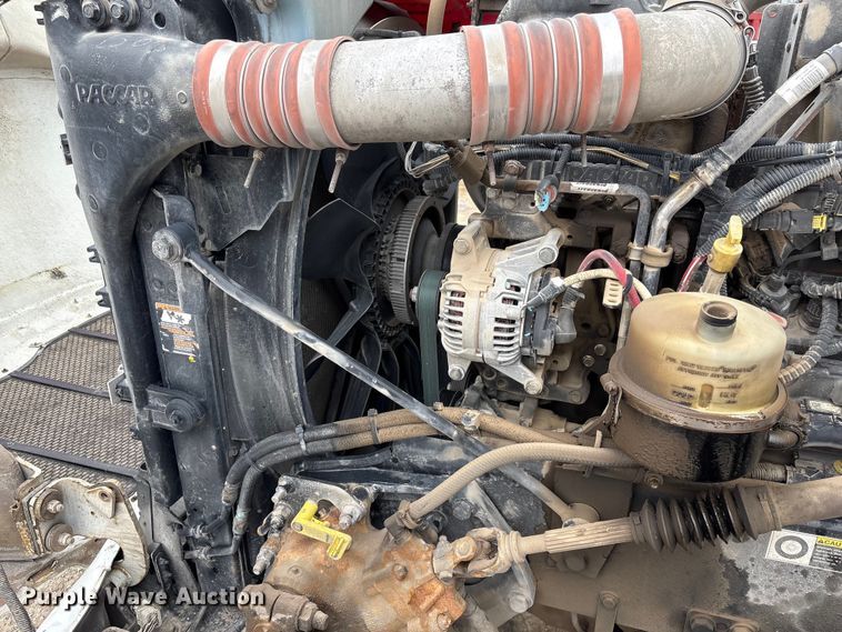 image for item EF1001 2013 Peterbilt 386 semi truck