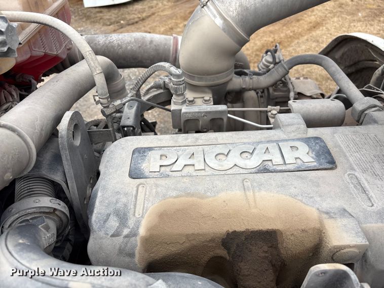 image for item EF1001 2013 Peterbilt 386 semi truck