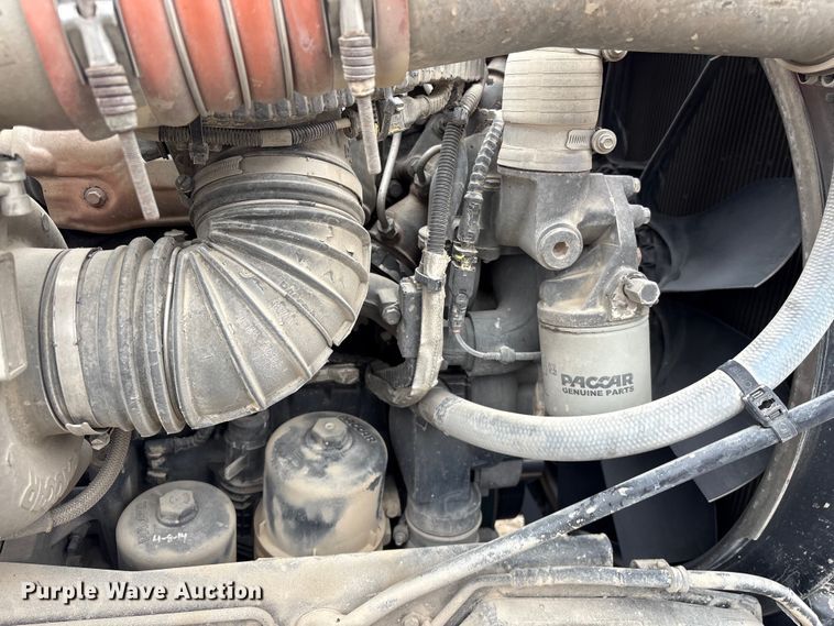 image for item EF1001 2013 Peterbilt 386 semi truck