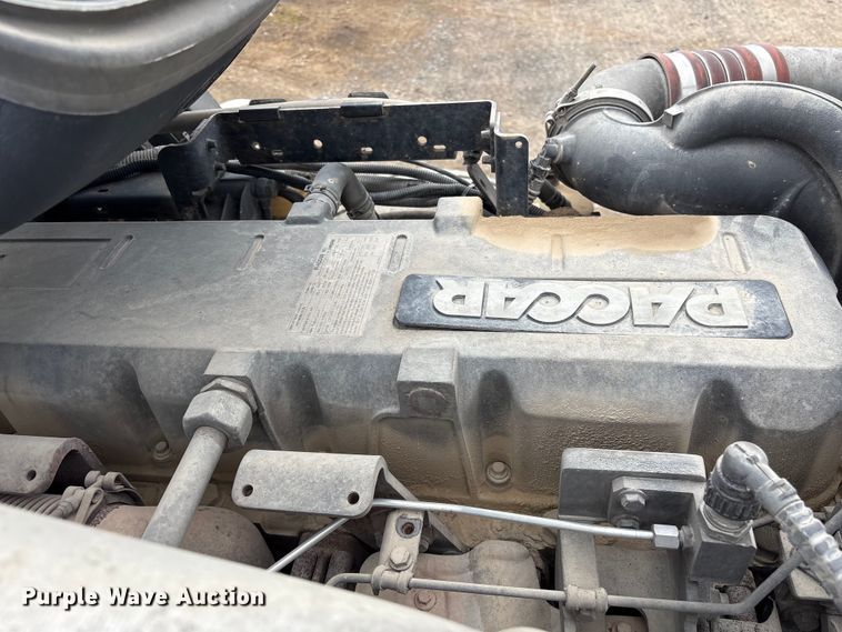 image for item EF1001 2013 Peterbilt 386 semi truck