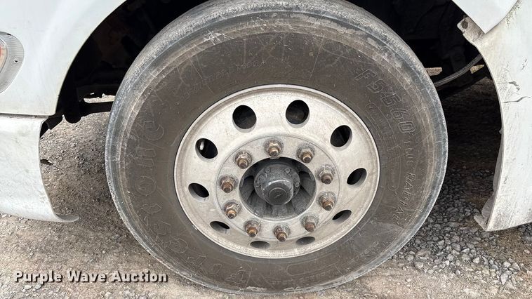 image for item EF1001 2013 Peterbilt 386 semi truck