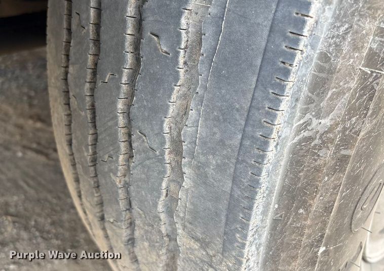 image for item EF1001 2013 Peterbilt 386 semi truck