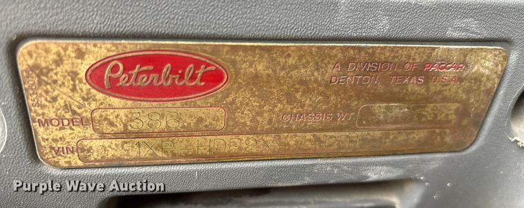 image for item EF1001 2013 Peterbilt 386 semi truck