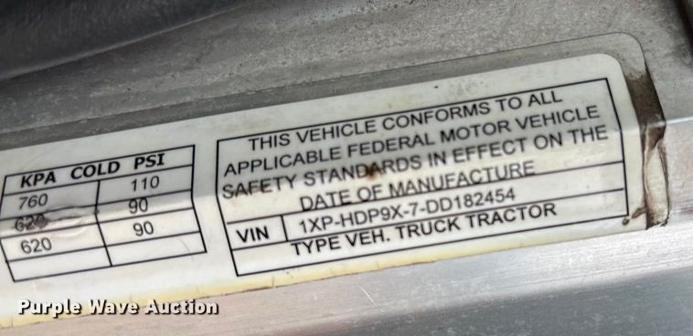 image for item EF1001 2013 Peterbilt 386 semi truck