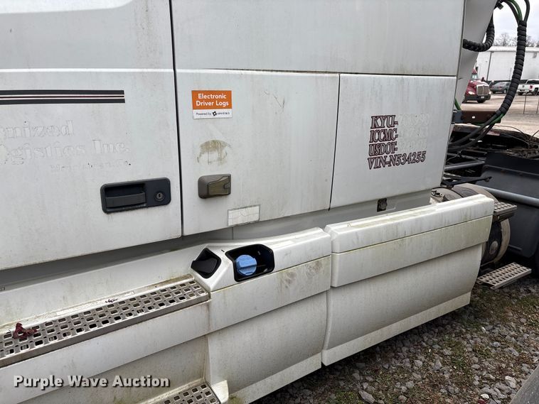 image for item EF1002 2011 Volvo VNL semi truck