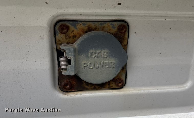 image for item EF1002 2011 Volvo VNL semi truck