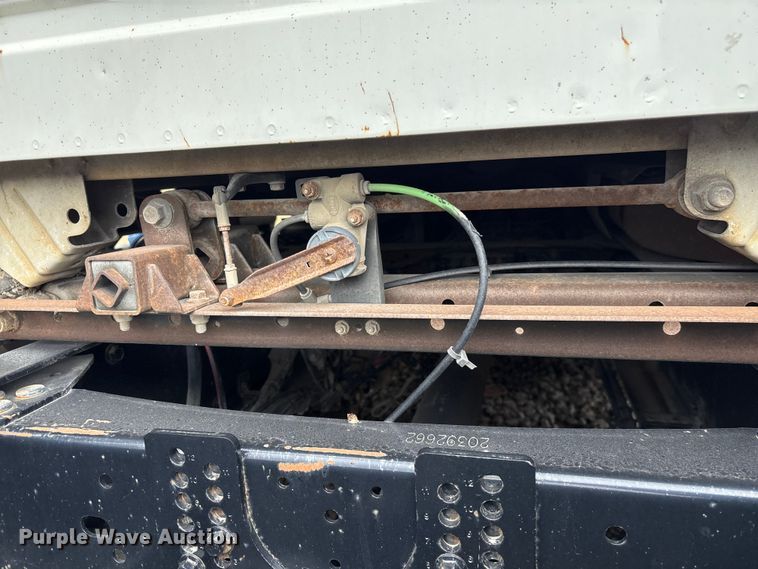 image for item EF1002 2011 Volvo VNL semi truck