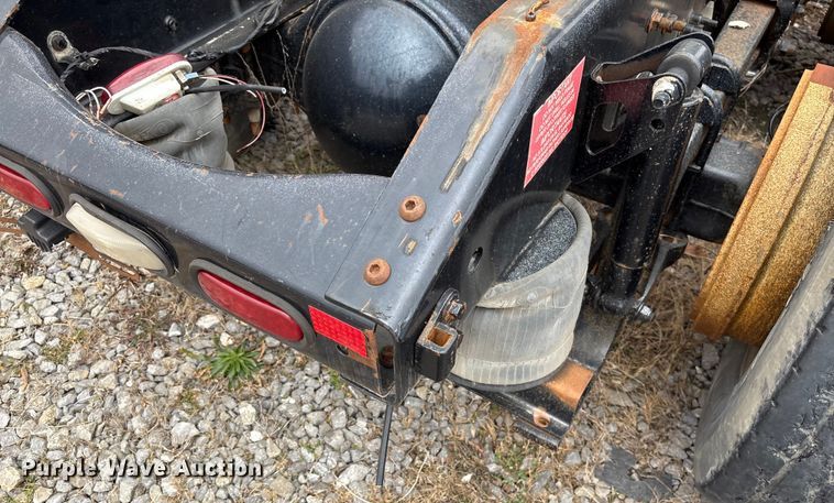 image for item EF1002 2011 Volvo VNL semi truck