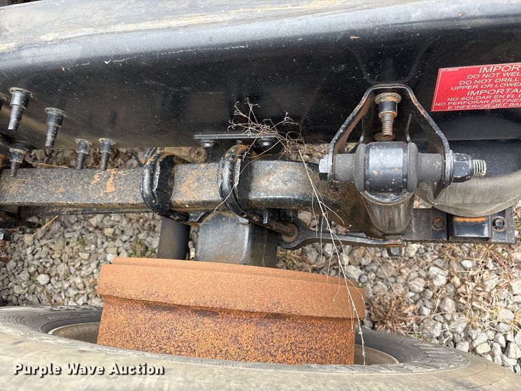 image for item EF1002 2011 Volvo VNL semi truck